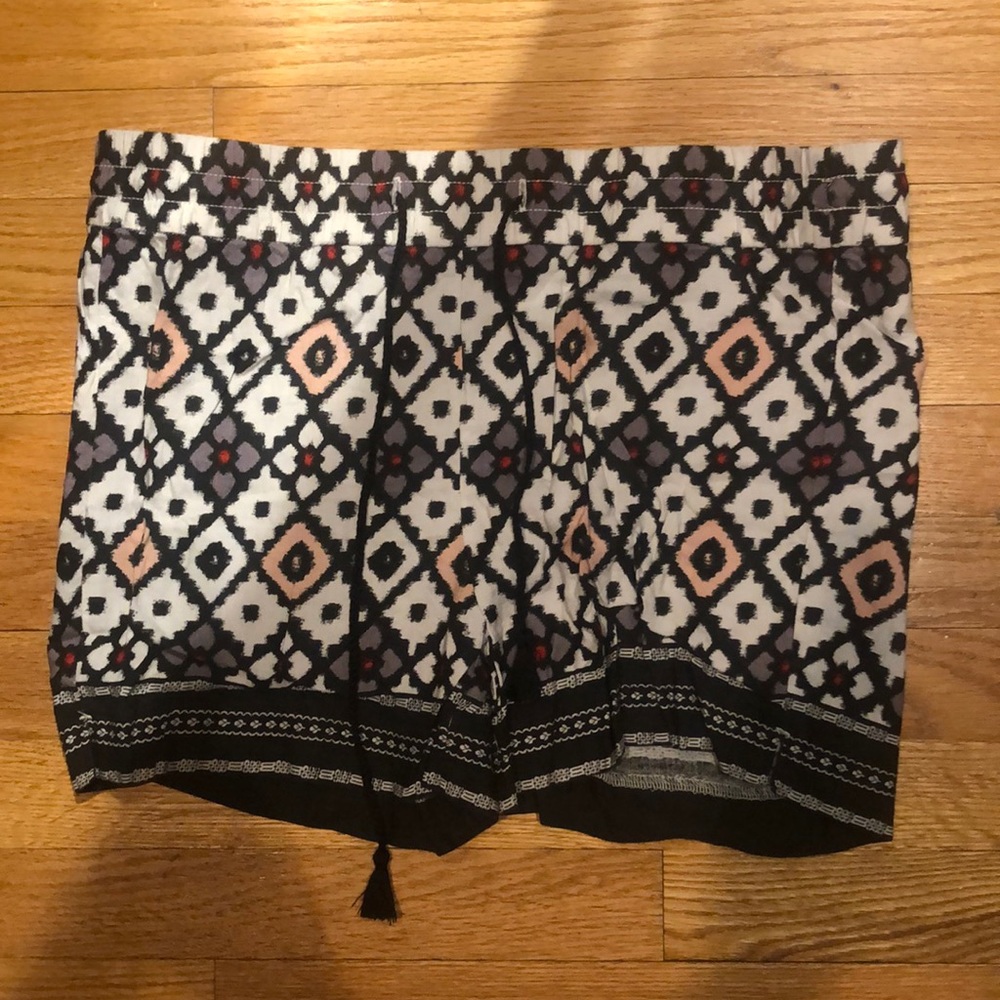 Loft size 8 light weight shorts.